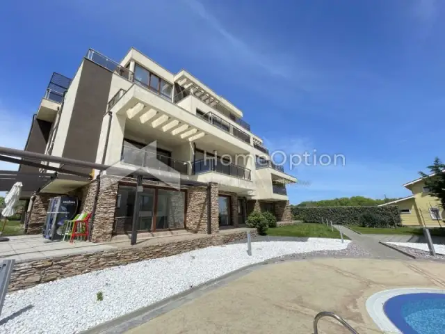 Продава Тристаен Апартамент с Гледка Море в Комплекс Swan Bay Черноморец